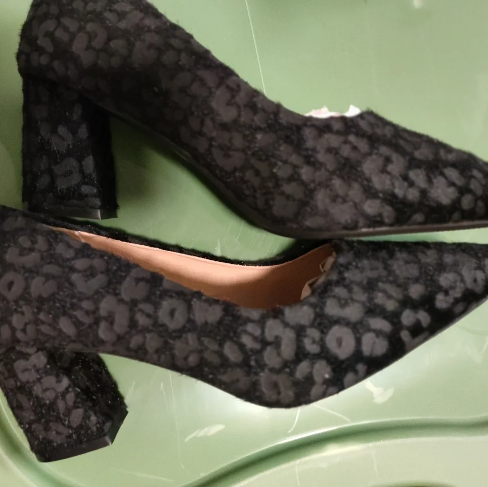 Shoes - Picture 2 of 4